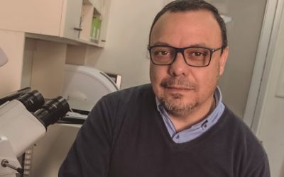 Microbiólogo explica por qué el coronavirus vive más tiempo en unas superficies que en otras