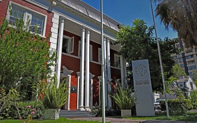 Estudio de la U. de Chile y el Colegio Médico: Expertos recomiendan ampliar definición de caso sospechoso de COVID-19 para frenar ola de contagios