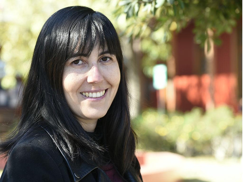 Profesora Vania Martínez es reconocida por la Fundación Todo Mejora por su aporte a la salud mental de adolescentes y jóvenes
