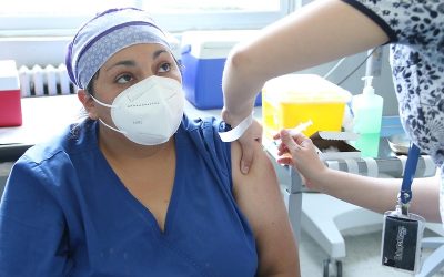 TENS Hospital Clínico U. de Chile, Johana Sudy Vergara: «Creo que para los funcionarios de la salud es una responsabilidad vacunarnos»