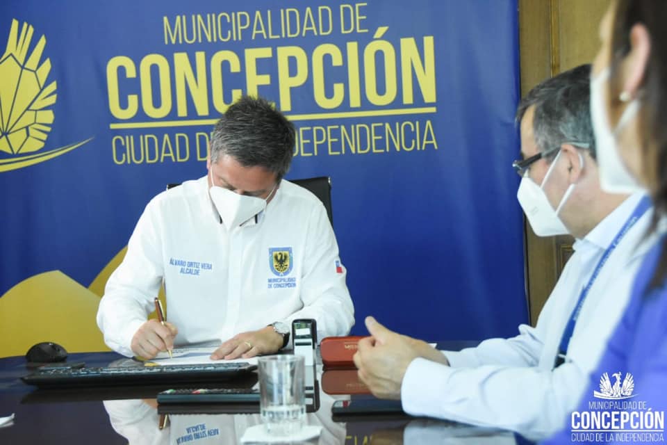 Rector y alcalde penquista firmaron acuerdo para atención de salud mental a estudiantes UBB
