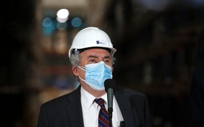 Más de 300 mil dosis de vacuna AstraZeneca estudiada en fase 3 por la U. de Chile llegan al país