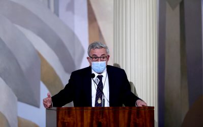 Rector Vivaldi llama a “reconstruir” lo público en el nuevo Chile y presenta avances del proyecto Carén