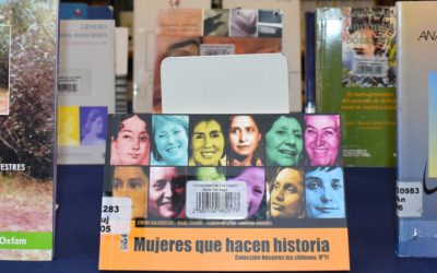 Biblioteca Sede Santiago expone libros feministas en el marco del #8M