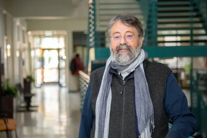 Dr. Julio Fenner, director del Centro de Investigación en Inteligencia Artificial Aplicada (CI²A²) y académico del Departamento de Ciencias de la Computación e Informática de la Universidad de La Frontera (UFRO).